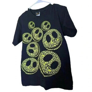 TIM BURTON'S THE NIGHT BEFORE CHRISTMAS BLACK TEE SIZE SMALL